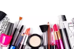 Ini bahaya kandungan alkohol dalam kosmetik, waspadai ya