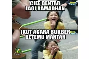 12 Meme ketemu mantan ini bikin perasaanmu melow manja