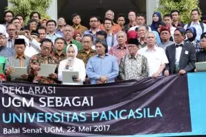 Tulisan di spanduk ini picu kontroversi, kenapa ya?