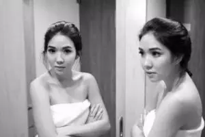 Cuma pakai handuk, 8 selebriti ini justru terlihat memesona