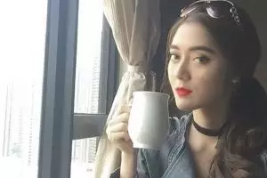 10 Potret Keira Shabira, seleb cantik yang jago olahraga menembak