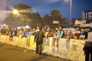 Ketika lokasi bom teror di Kampung Melayu malah jadi tontonan warga