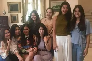 Foto bareng Girl Squad, Aurel Hermansyah jadi bulan-bulanan netizen