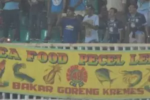 Sungguh-sungguh terjadi, ini spanduk dukungan sepak bola paling epik