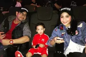 15 Seleb ini main di satu film bareng anaknya, siapa paling keren?