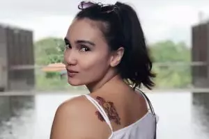 12 Foto transformasi Feby Febiola, awet muda jelang kepala empat