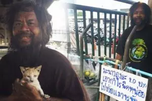 Gelandangan ini jual jeruk nipis, alasannya bakal sentuh hatimu