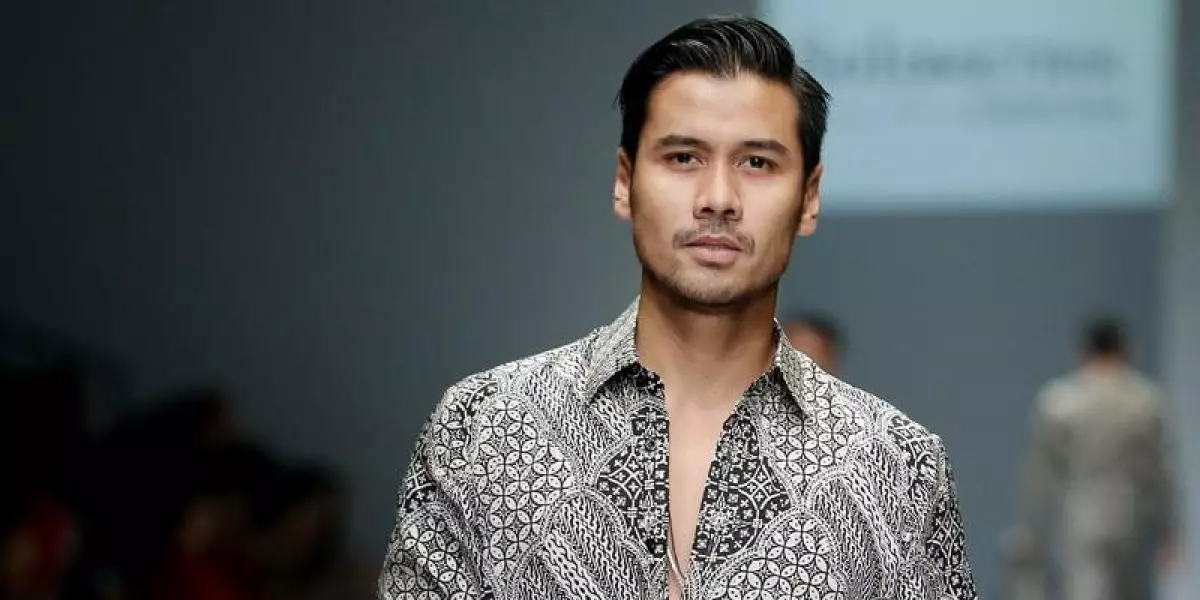 Digosipkan dekati Mikha Tambayong, ini perjalanan cinta Chicco Jerikho