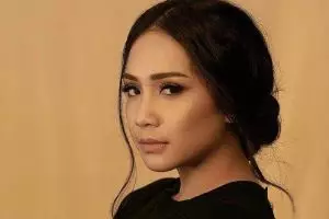 Tak hanya dress, 11 aksesori koleksi Nagita Slavina harganya fantastis