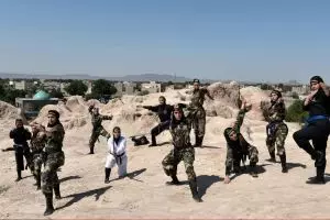 Cantik dan tangguh, 15 foto ninja cewek asal Iran ini bikin kamu keder