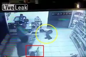 Apesnya perampok ini, niat menjarah toko isinya malah orang bersenjata