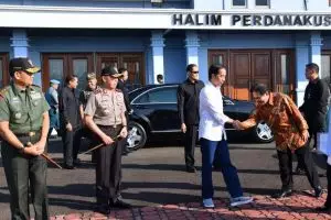 Ini alasan Jokowi pakai sepatu sneakers saat blusukan