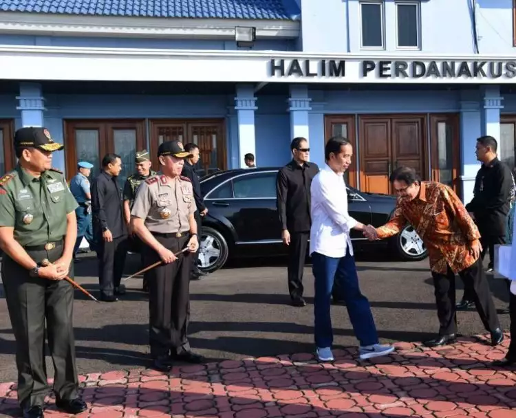 Ini alasan Jokowi pakai sepatu sneakers saat blusukan