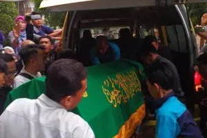 Warga berbondong-bondong melayat ke rumah Jupe