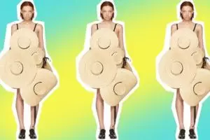 Dress unik dari topi jerami ini ternyata harganya puluhan juta rupiah