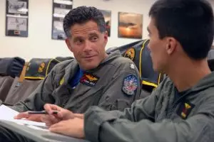 5 Seleb ini dulunya adalah pilot pesawat tempur, puluhan kali perang