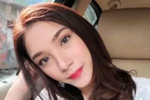 Stefany Talita, calon dokter gigi cantik sekaligus beauty vlogger hits