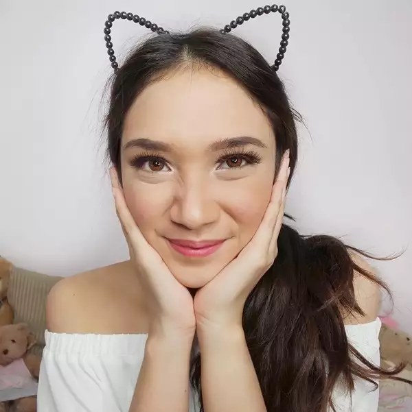 Stefany Talita, calon dokter gigi cantik sekaligus beauty vlogger hits