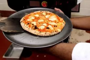Bukan di resto, kamu harus jadi narapidana untuk nikmati pizza ini
