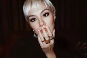 5 Seleb ini pernah punya masalah di bandara, ada yang karena narkoba