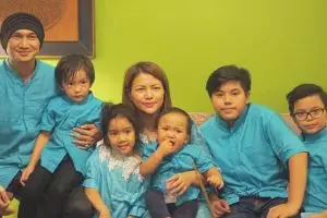 Beda ayah dan ibu, ini 10 potret kekompakan 5 anak Anji