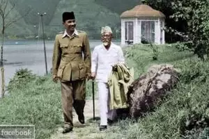 5 Foto langka Bung Karno & H.Agus Salim dalam pengasingan di Brastagi
