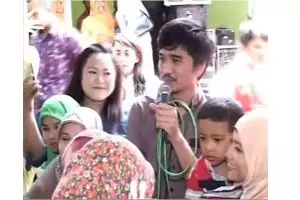 Aksi Duta SO7 nyanyi di acara kondangan, sosok sederhana banget