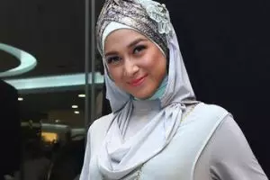 Nina Zatulini menghapus semua foto di Instagramnya, ada apa ya?