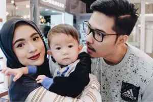 Meski sudah berkeluarga, Nycta Gina tak pandai memasak