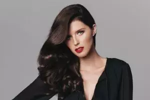 10 Foto Katherine, putri Arnold Schwarzenegger yang milih jadi penulis