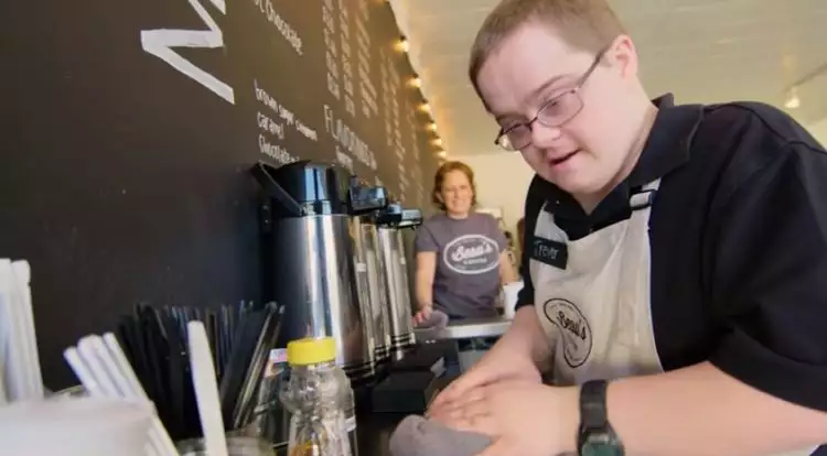 Kedai kopi ini berdayakan penyandang disabilitas, tujuannya mulia