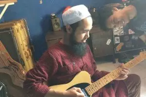 Ketika Salman Al Jugjawy silaturahmi ke rumah Eross, sempat ngejam lho