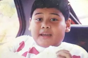 Nggak nyangka, bocah gendut ini sekarang jadi aktor hot idaman wanita