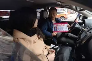 Ayah ini jadi sopir taksi demi cari anaknya yang hilang 23 tahun lalu