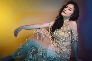 Tampil dengan gaun ini, Prilly Latuconsina justru tuai kritikan