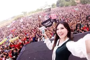 7 Penyanyi dangdut top ini rintis karier dari panggung antar kampung