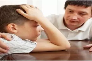 18 Ilustrasi pelajaran hidup dasar penting diberikan pada anak lelaki