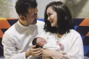 Pengalaman seru Rio Dewanto jadi ayah baru, seperti apa ya?