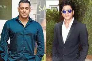 Shah Rukh Khan mendadak hadiahi Salman Khan mobil mewah, ini alasannya