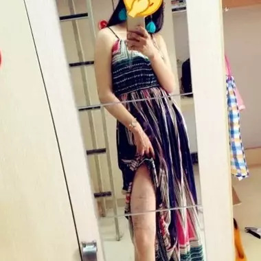 Cewek ini bikin contekan di paha mulusnya, netizen gagal fokus