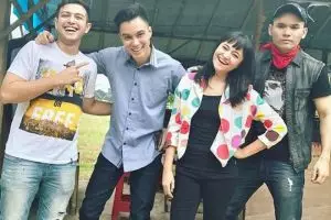 Saling dukung, 7 mantan pasangan ini dijuluki 'Exgoals' banget