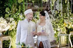 Sah! Ini 10 potret sakral pernikahan Tyas Mirasih dan Rayden Soedjono