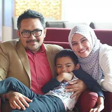 Dinikahi duda keren, ini 10 foto harmonis rumah tangga Zee Zee Shahab