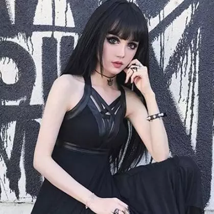 Kina Shen, satu lagi cewek asal China yang cantik bak boneka porselen