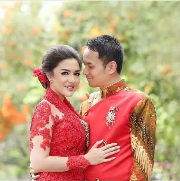 Tertutup soal asmara, Vicky Shu diam-diam sudah dilamar kekasih