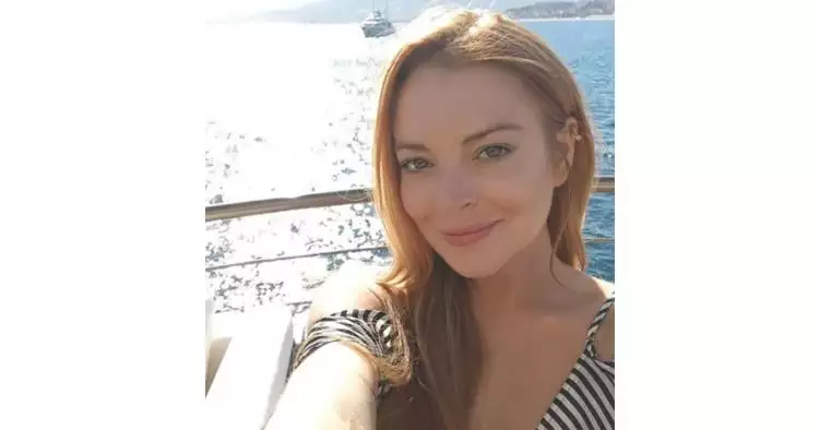 Tak hadiri pernikahan sang adik, Lindsay Lohan asyik liburan di Bali