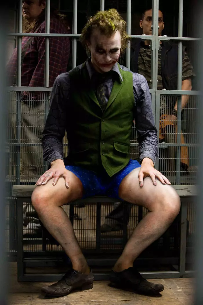 Begini jadinya kalau 10 karakter superhero tanpa celana, aw!