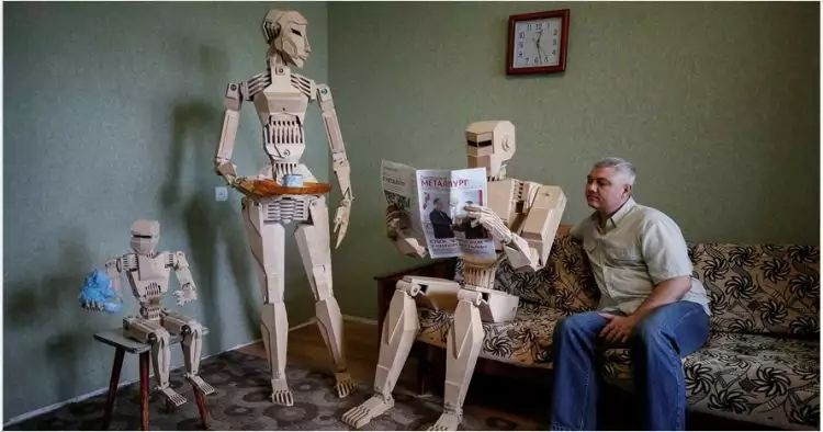 Pria ini desain sendiri robot dari ribuan potong kayu, hasilnya yahud