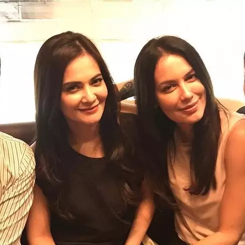 Foto bareng dengan Cut Tari, Sophia Latjuba enggan berkomentar