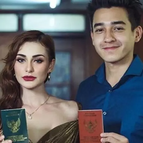 Lagi, belum setahun menikah 5 seleb ini digugat cerai pasangannya